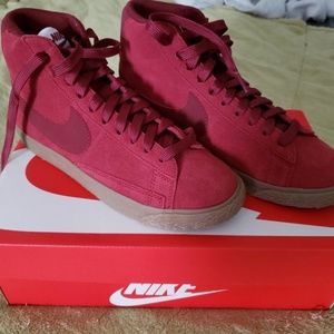 NIKE Blazer Mid